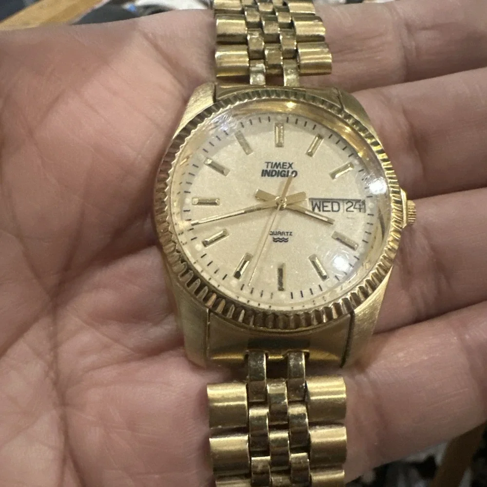 Works Vintage Timex President Quartz Mens Day/Date Gold Tone 35mm Watch Fit 8in